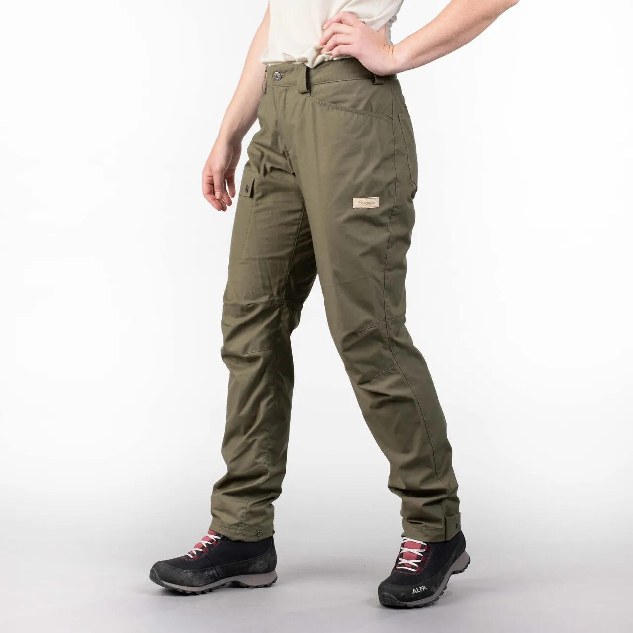 Bergans Women&#x27;s Nordmarka Leaf Light Pants Green Mud | Buy Bergans Women&#x27;s Nordmarka Leaf Light Pants Green Mud here | Outnorth